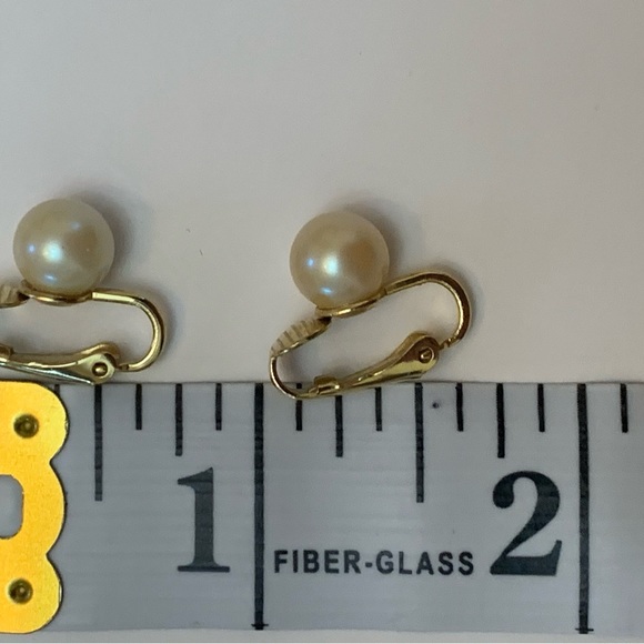 Vintage Hobe Solitaire Faux Pearl Clip On Earrings Gold Tone - Picture 6 of 7